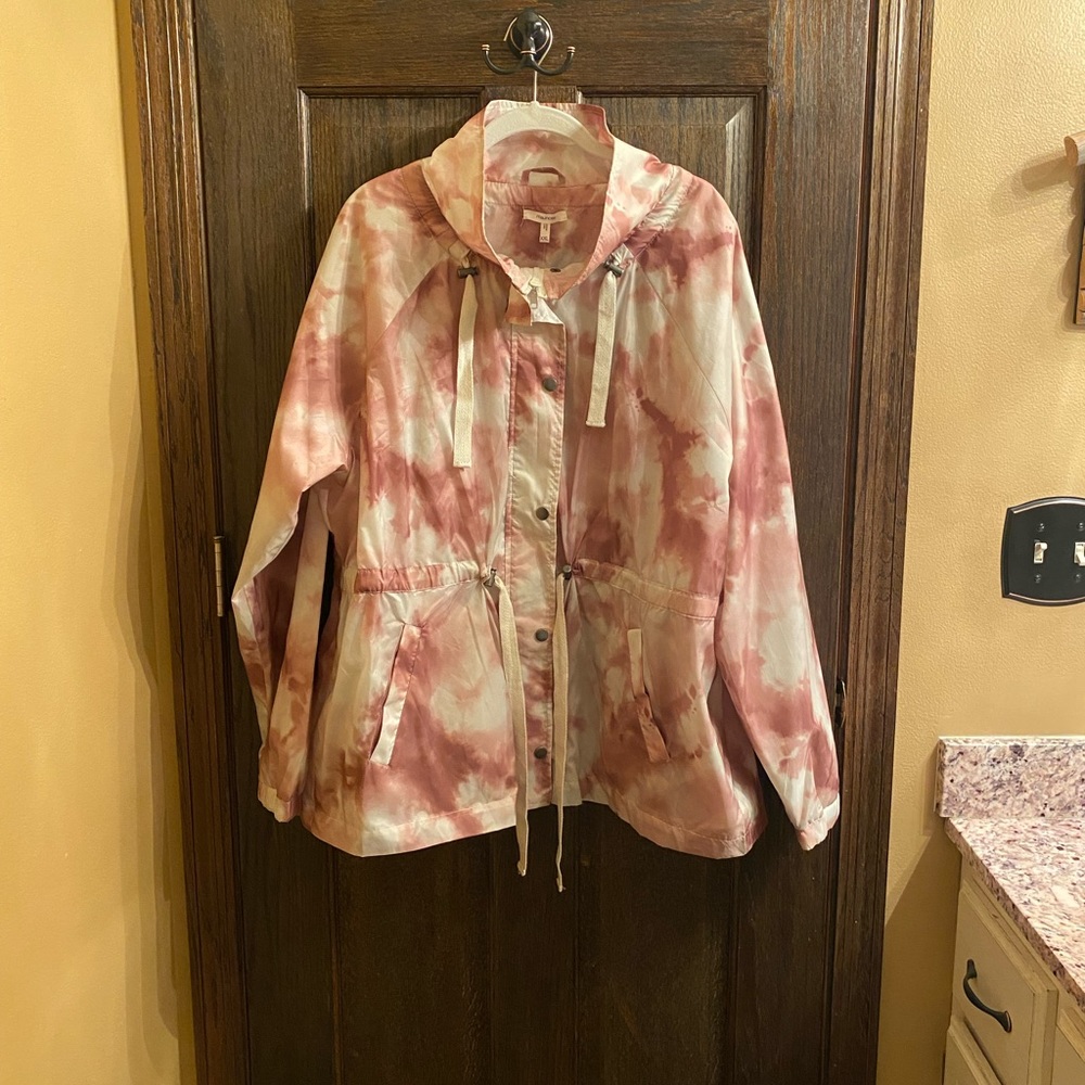 Maurice’s pink tie dye windbreaker in size XXL.
